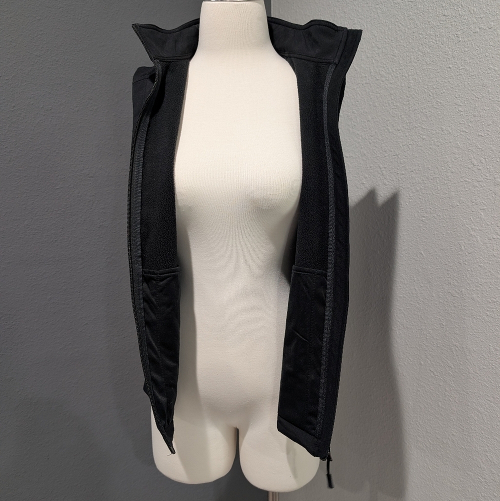 Peloton x Port Authority Black Softshell Vest - Ladies Medium - Full Zip - Picture 6 of 10